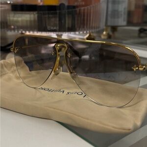 Louis Vuitton Gold grease mask Sunglasses